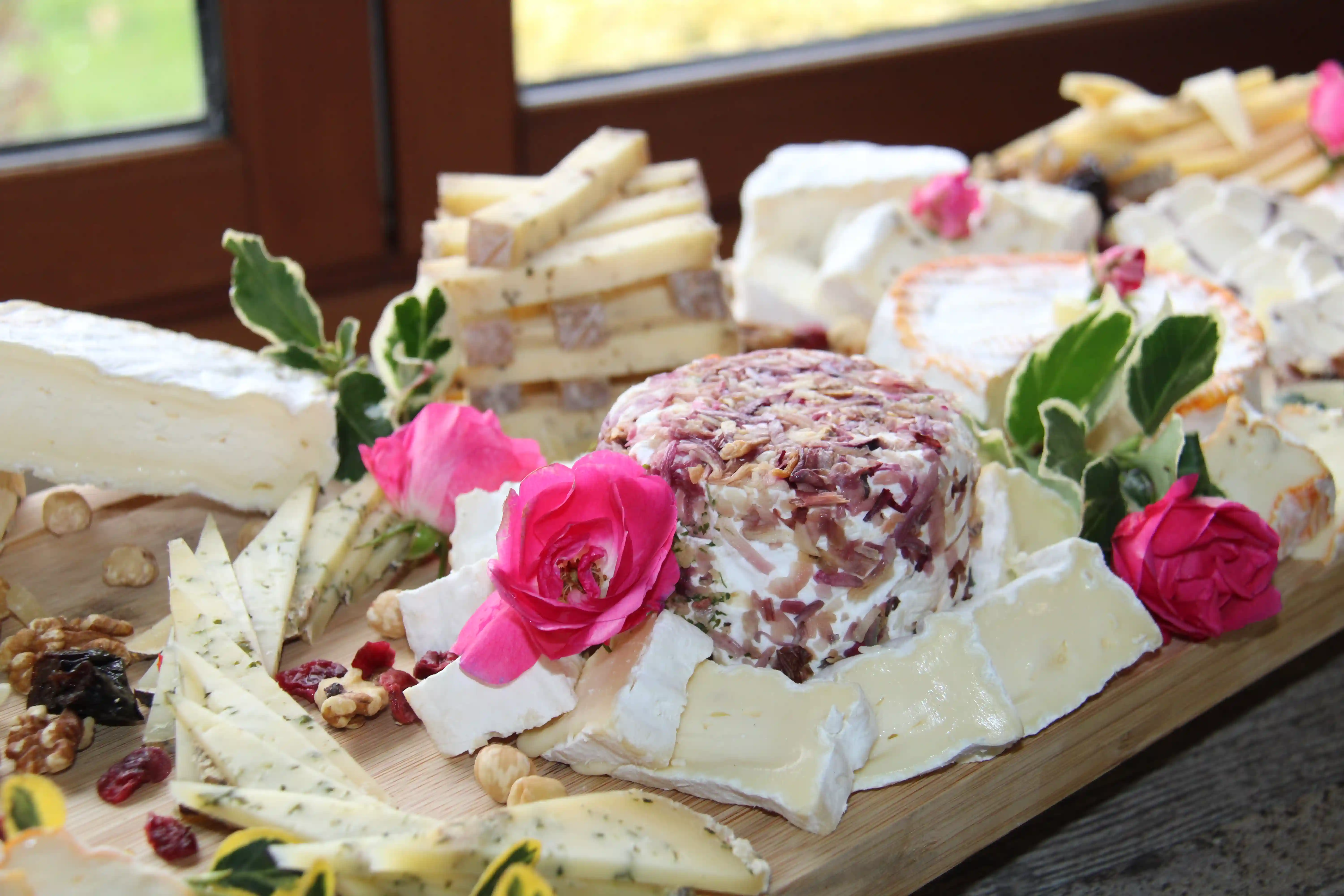 Photo d'un plateau de fromage en gros plan.